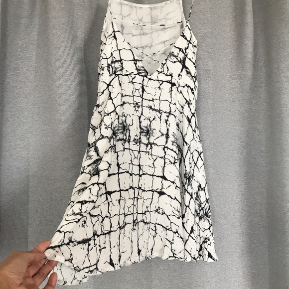 Olive Oak Marbled Open Back Dress - Picture 5 of 7